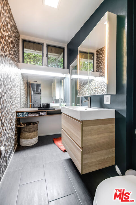 14322 Valley Vista Blvd