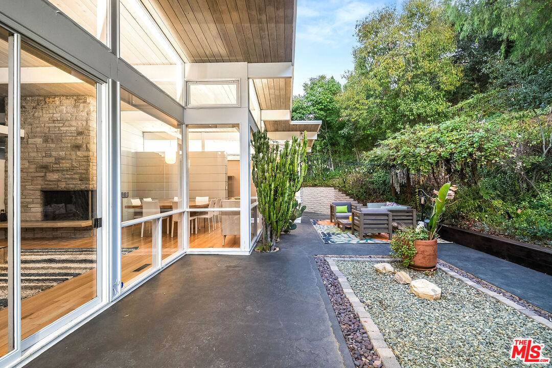 14322 Valley Vista Blvd