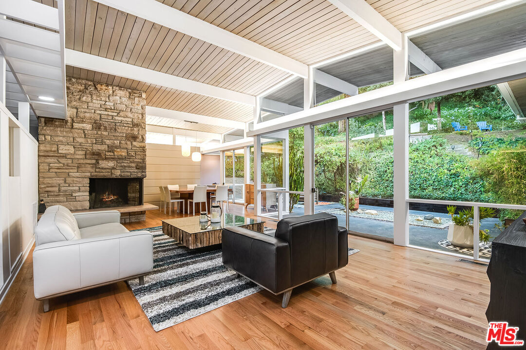 14322 Valley Vista Blvd