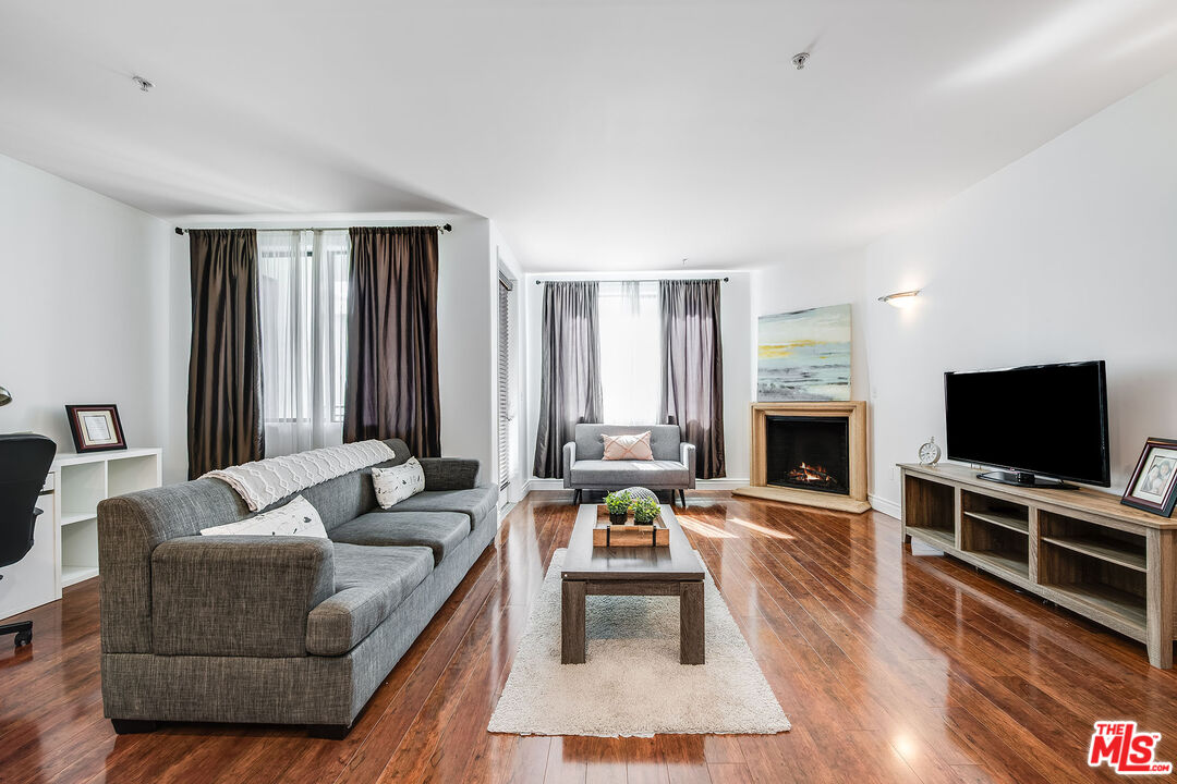 4724 Kester Ave Unit: 209