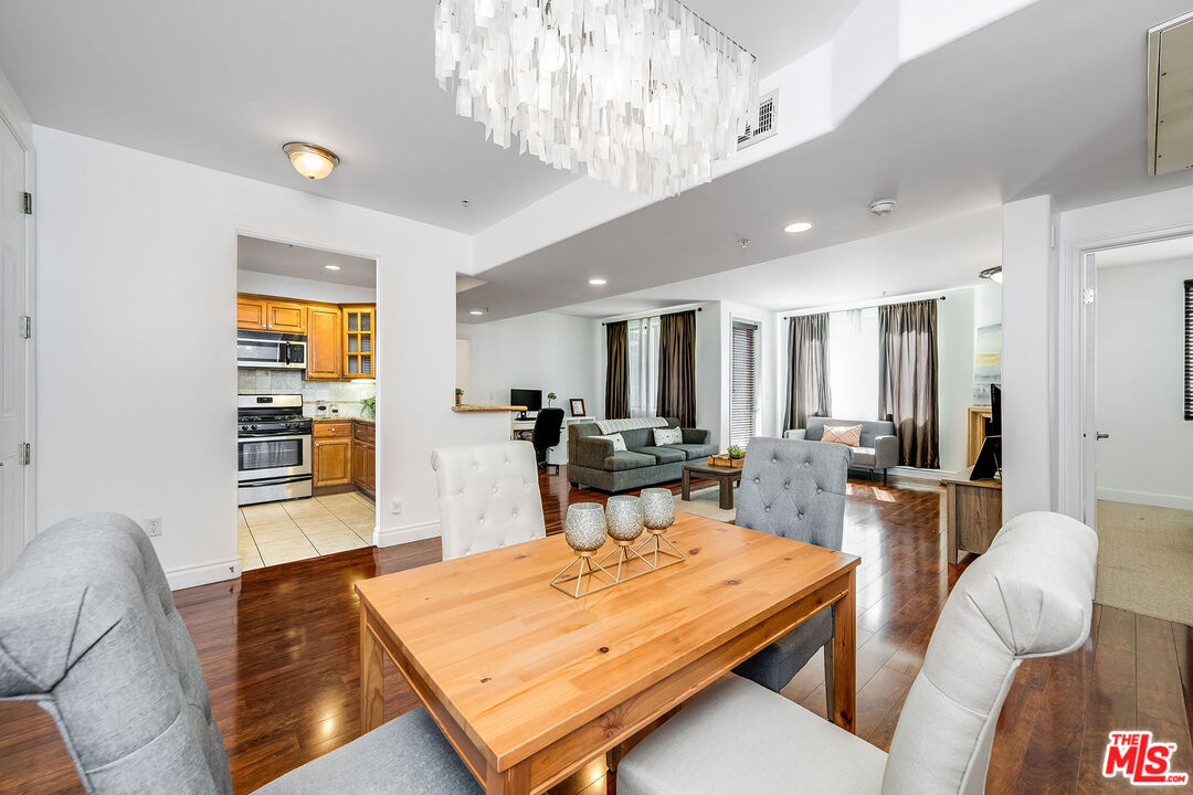 4724 Kester Ave Unit: 209