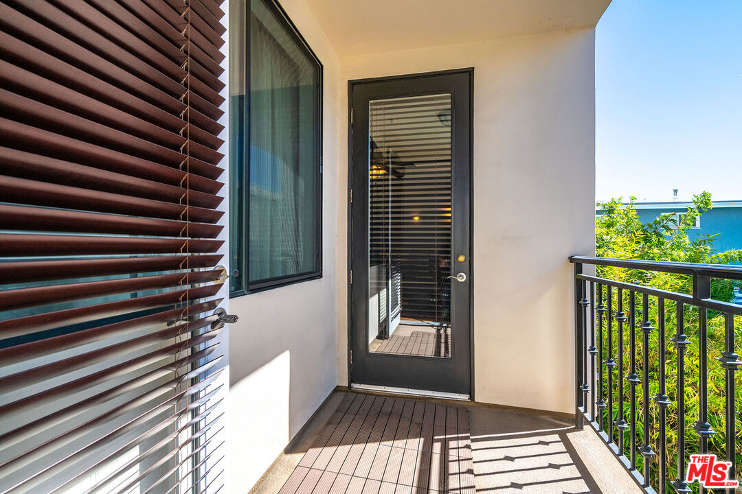 4724 Kester Ave Unit: 209