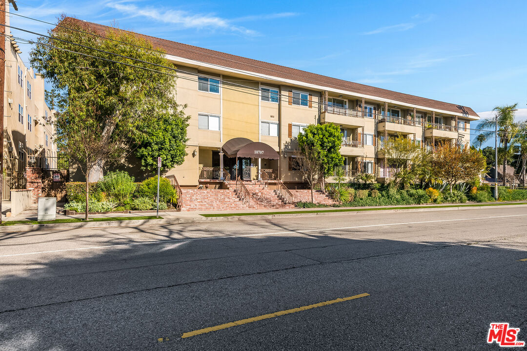 10707 Camarillo St Unit: 108