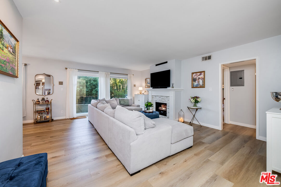 10707 Camarillo St Unit: 108