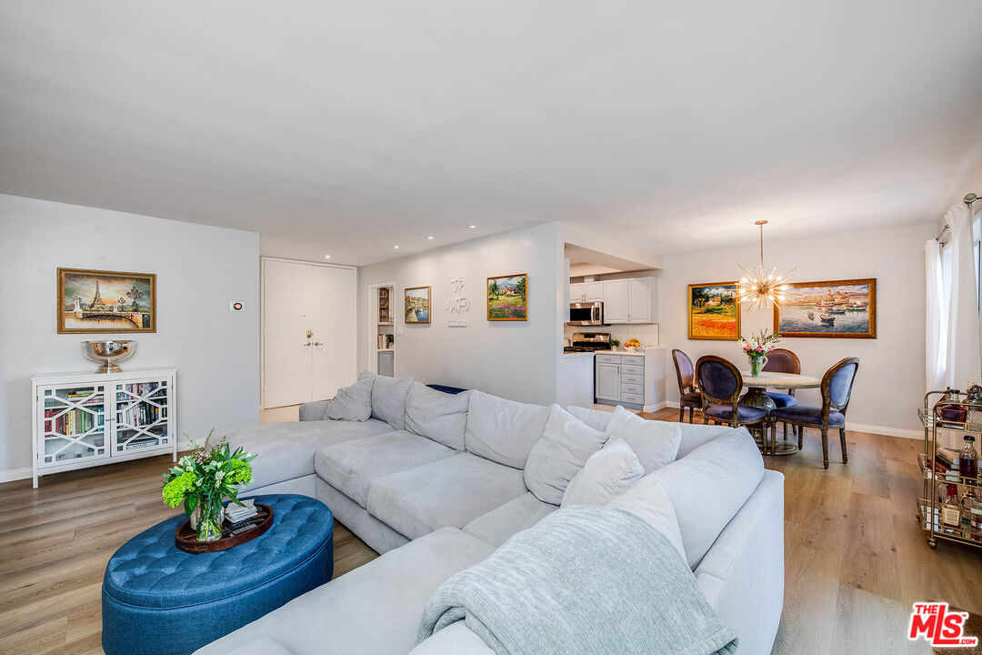 10707 Camarillo St Unit: 108