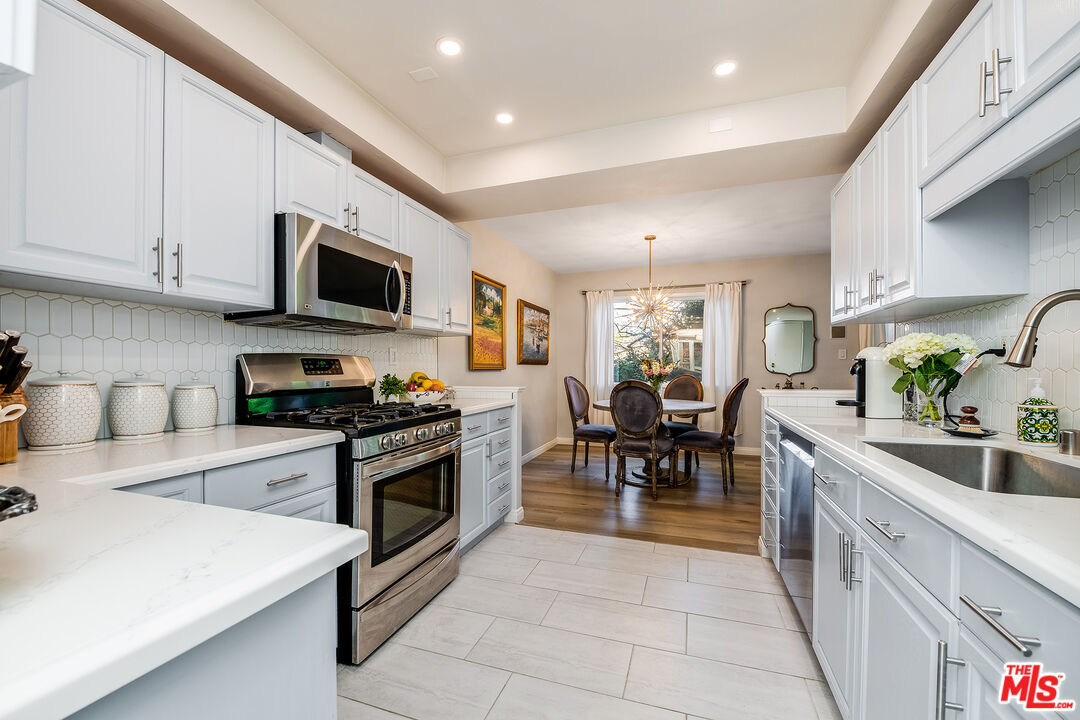 10707 Camarillo St Unit: 108