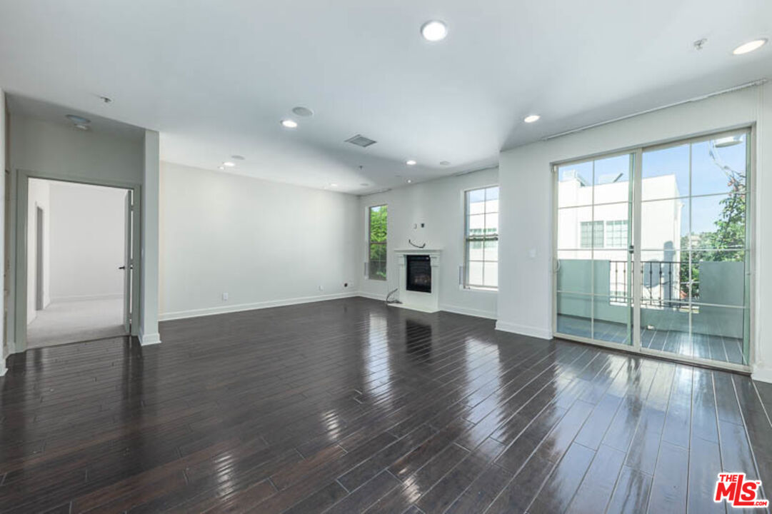 10639 WOODBRIDGE ST Unit: 303