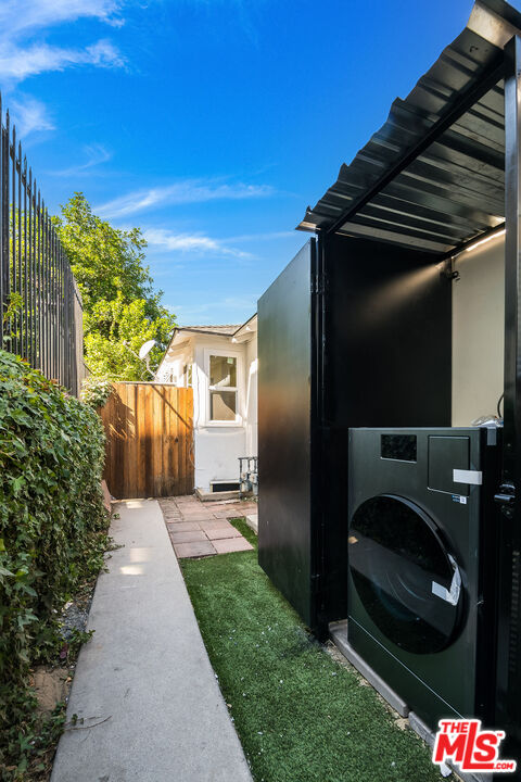 4524 Laurel Canyon Blvd