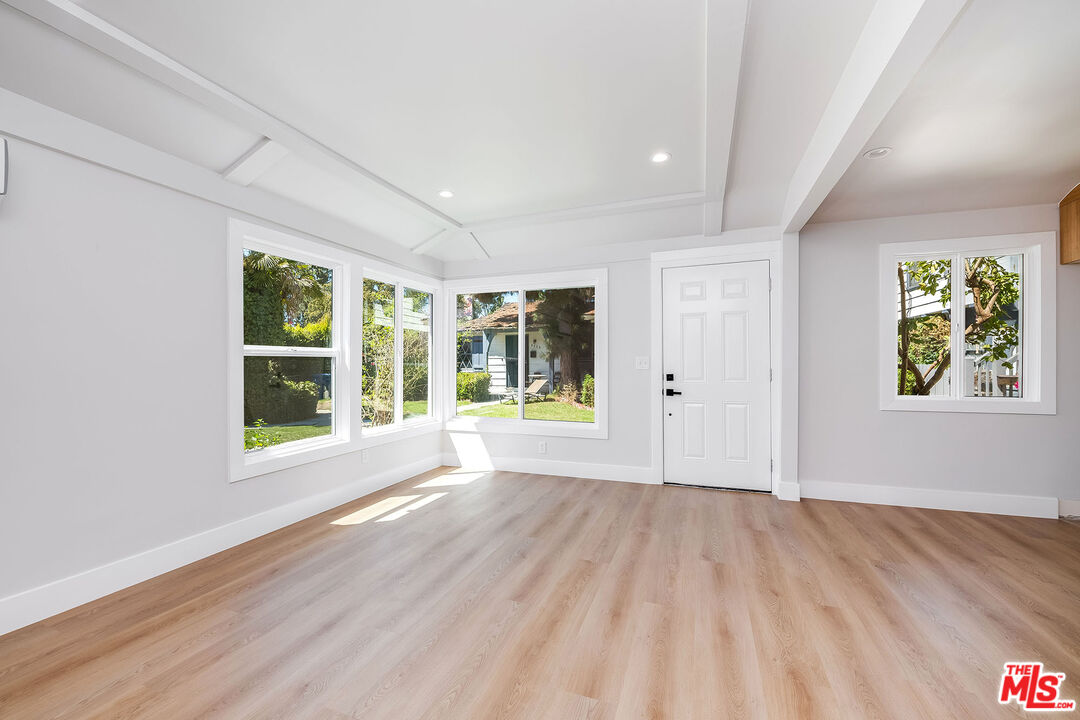 4524 Laurel Canyon Blvd