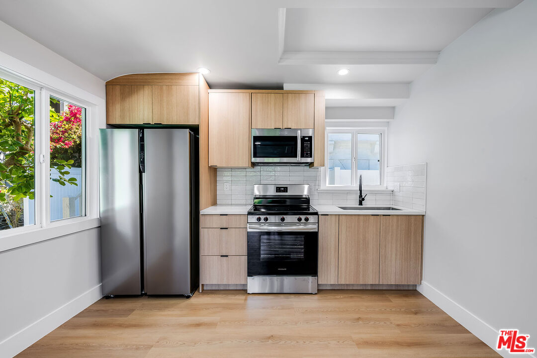 4524 Laurel Canyon Blvd