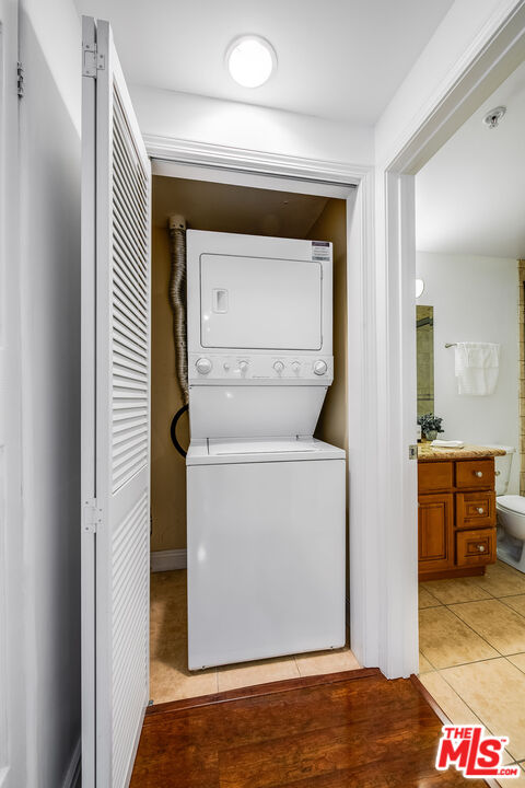 4724 Kester Ave Unit: 209