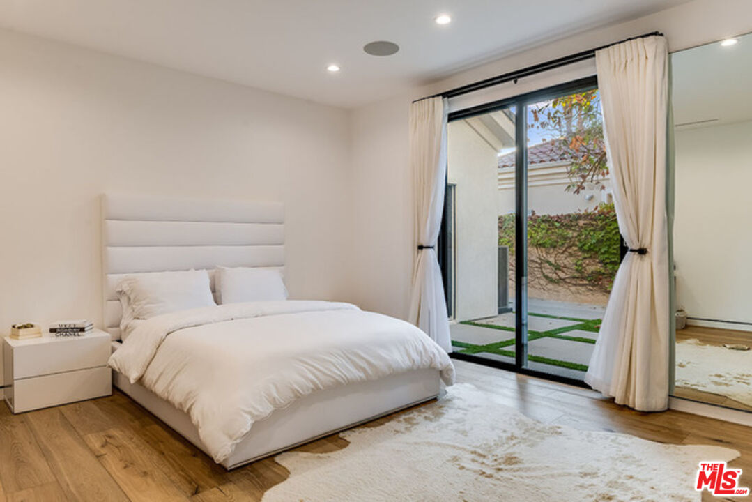 25879 Chalmers Pl