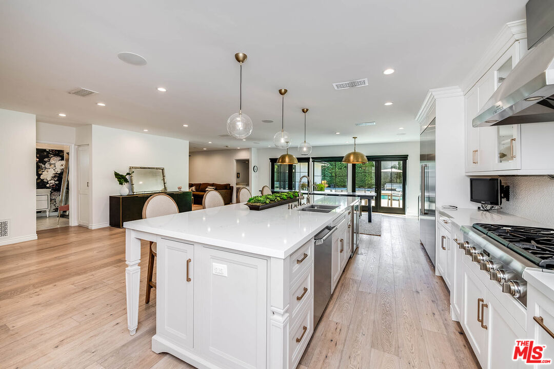 4239 W Mcfarlane Ave