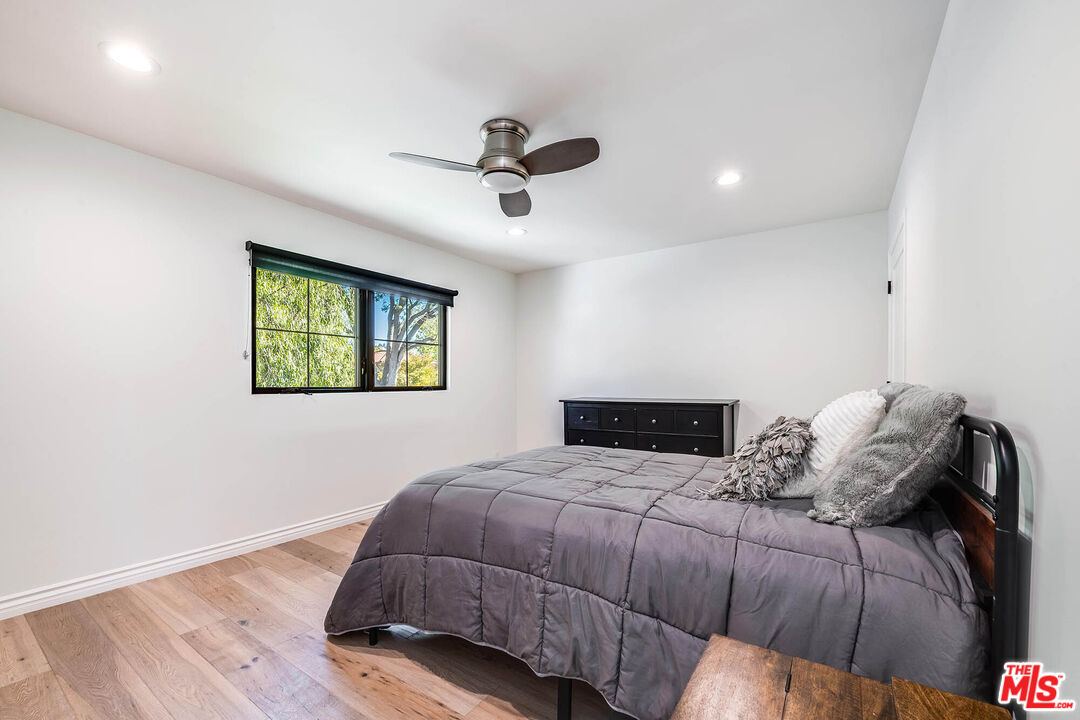 4239 W Mcfarlane Ave