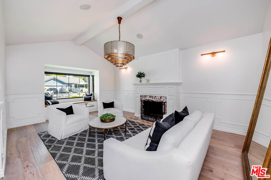 4239 W Mcfarlane Ave