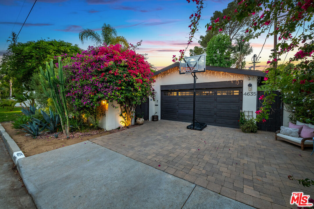 4635 Bellflower Ave