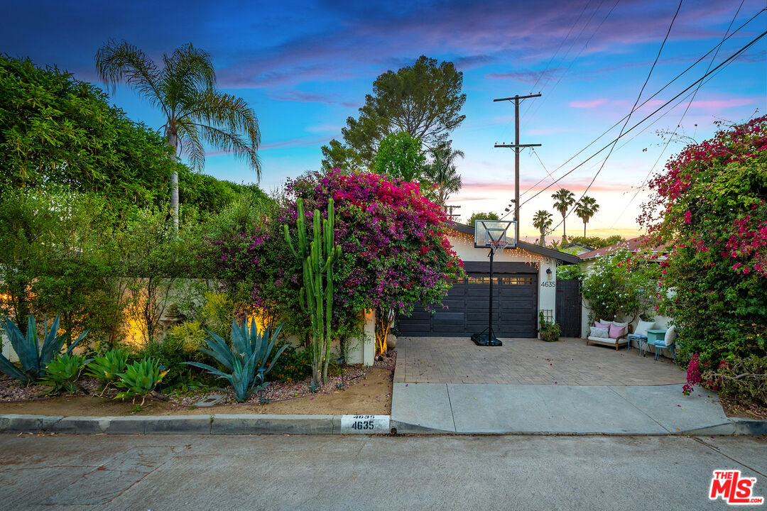 4635 Bellflower Ave