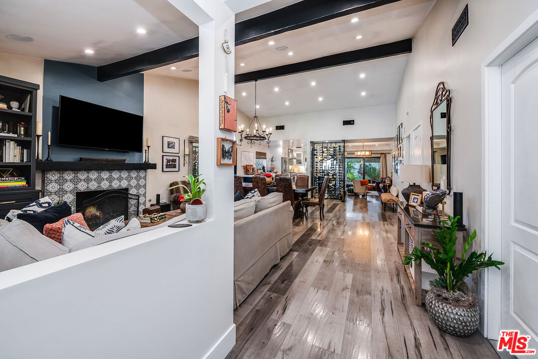 4635 Bellflower Ave