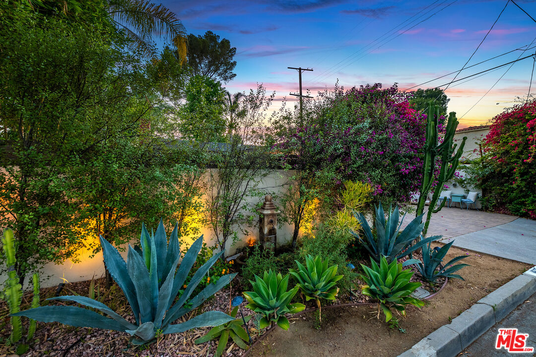 4635 Bellflower Ave