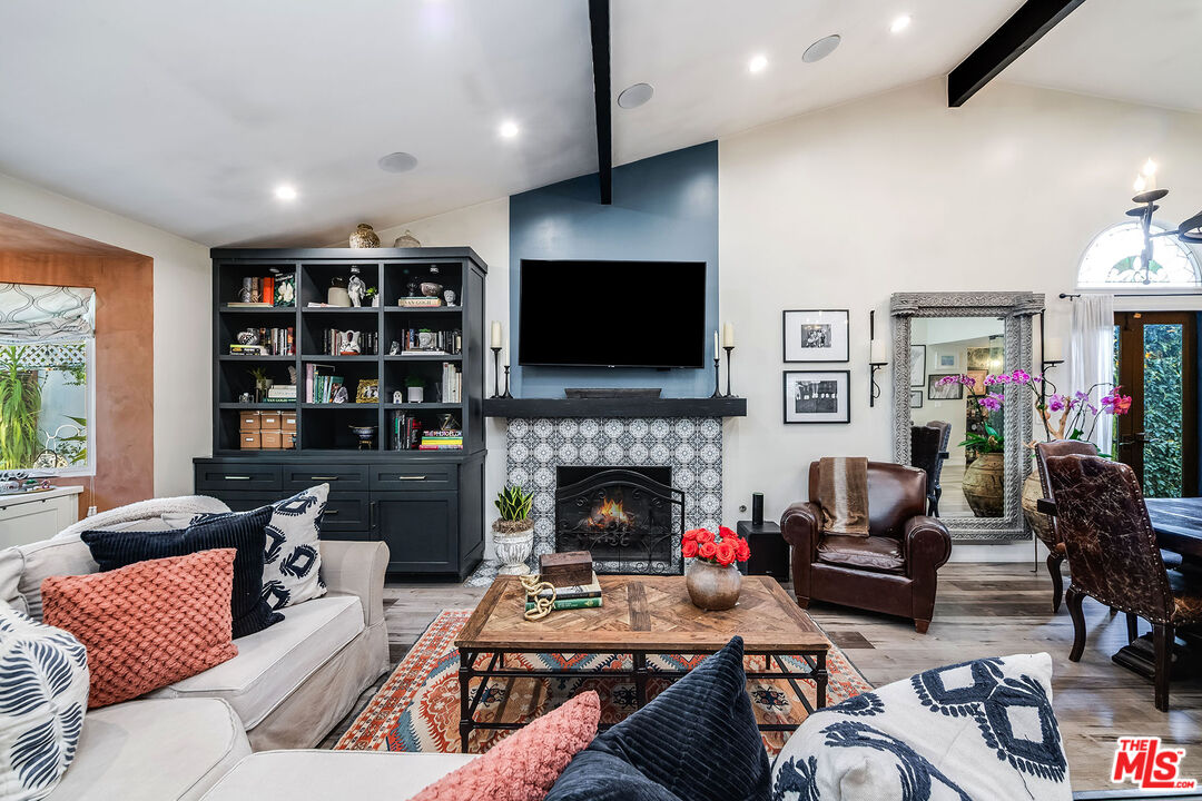 4635 Bellflower Ave