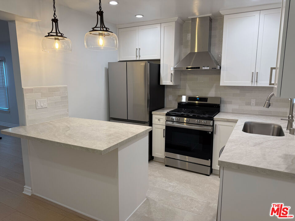 4125 W Toluca Lake Ave