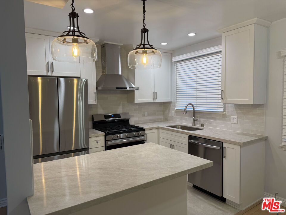 4125 W Toluca Lake Ave
