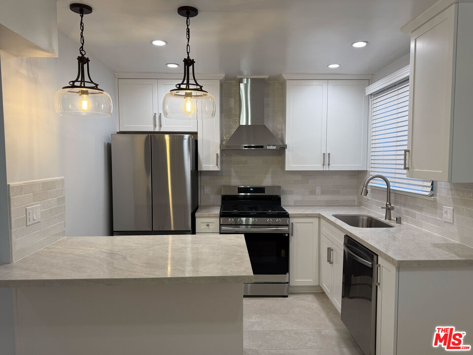 4125 W Toluca Lake Ave