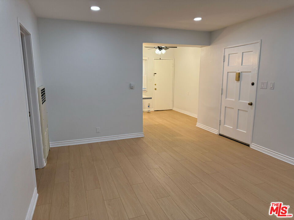 4125 W Toluca Lake Ave