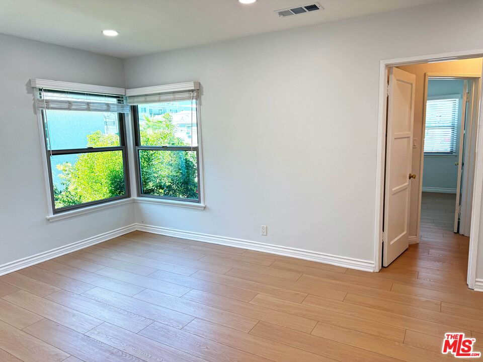 4125 W Toluca Lake Ave