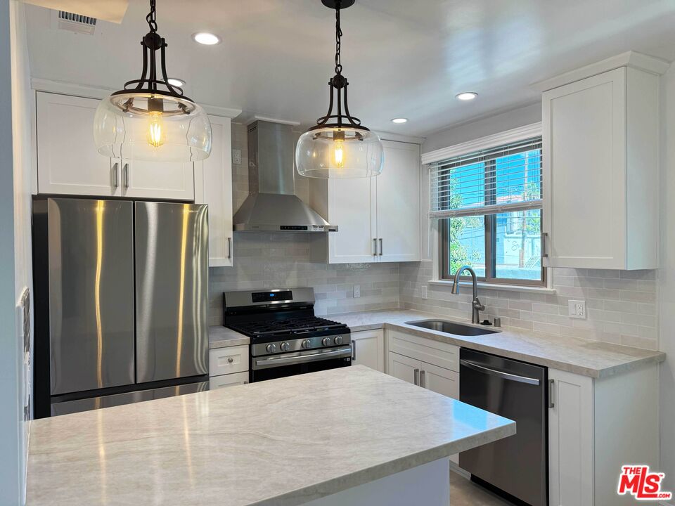 4125 W Toluca Lake Ave