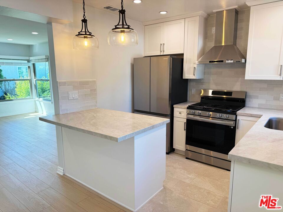 4125 W Toluca Lake Ave