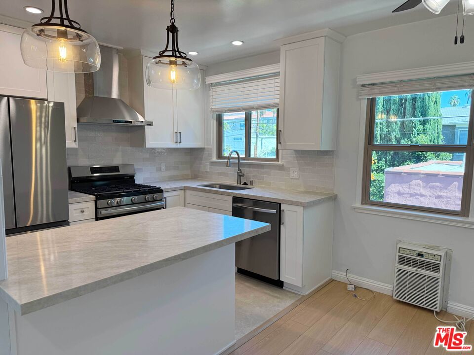 4125 W Toluca Lake Ave