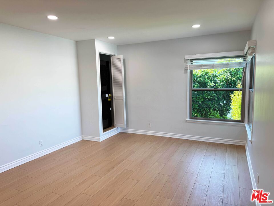4125 W Toluca Lake Ave
