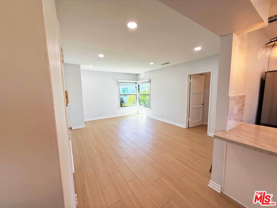 4125 W Toluca Lake Ave