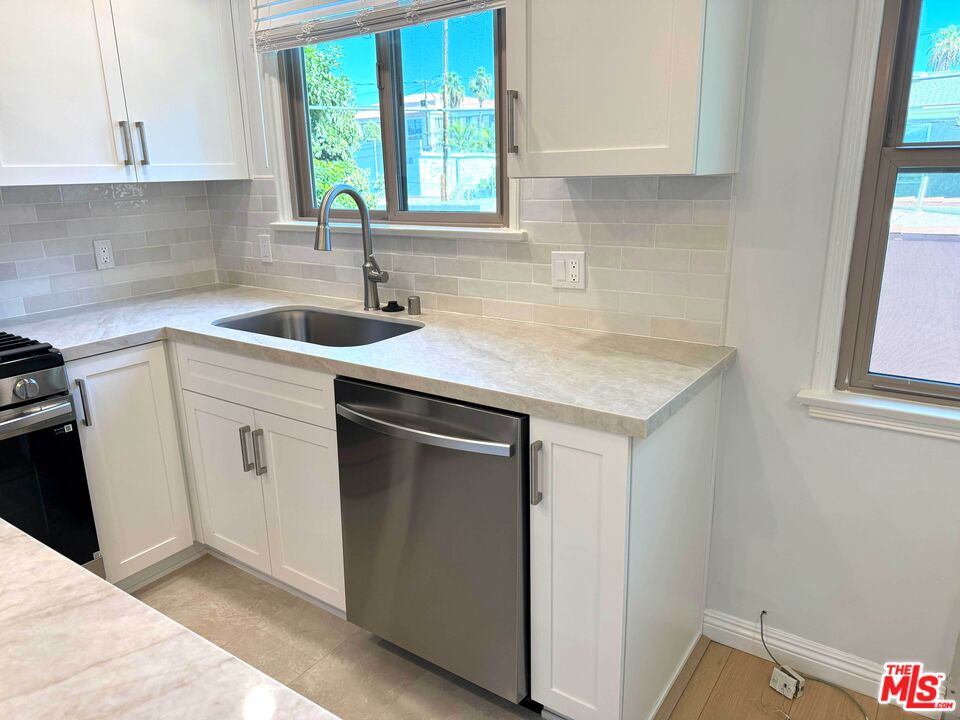 4125 W Toluca Lake Ave