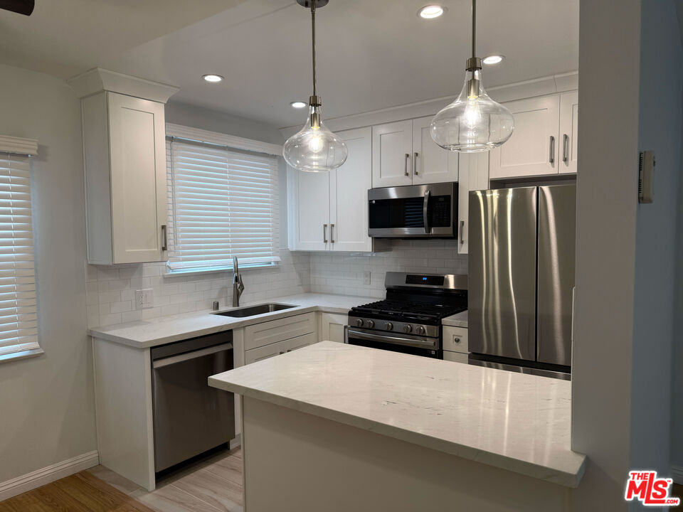 4123 W Toluca Lake Ave