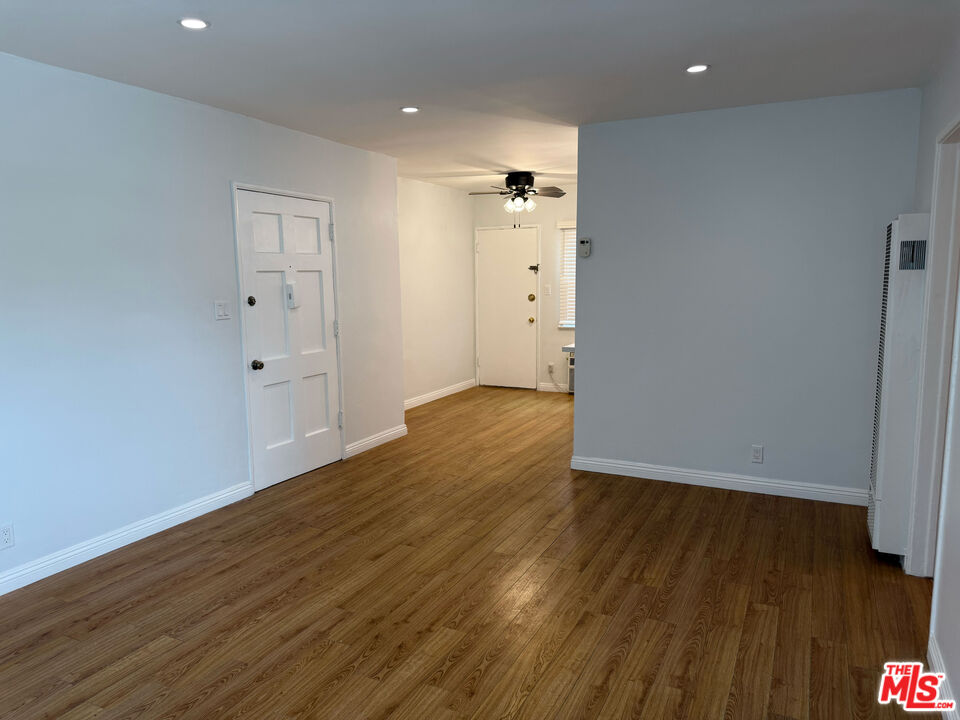 4123 W Toluca Lake Ave