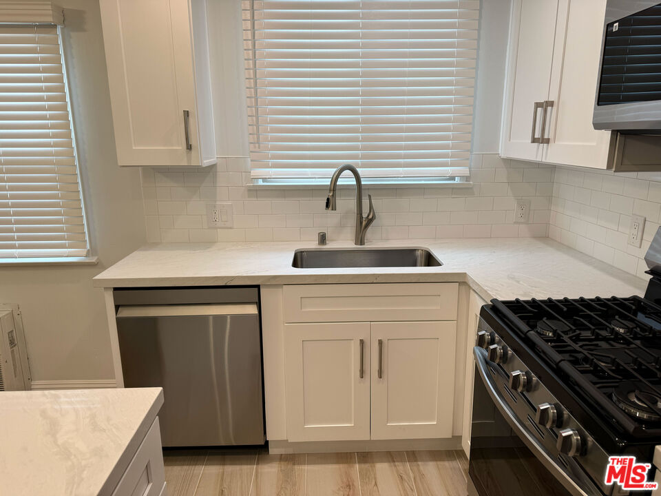 4123 W Toluca Lake Ave