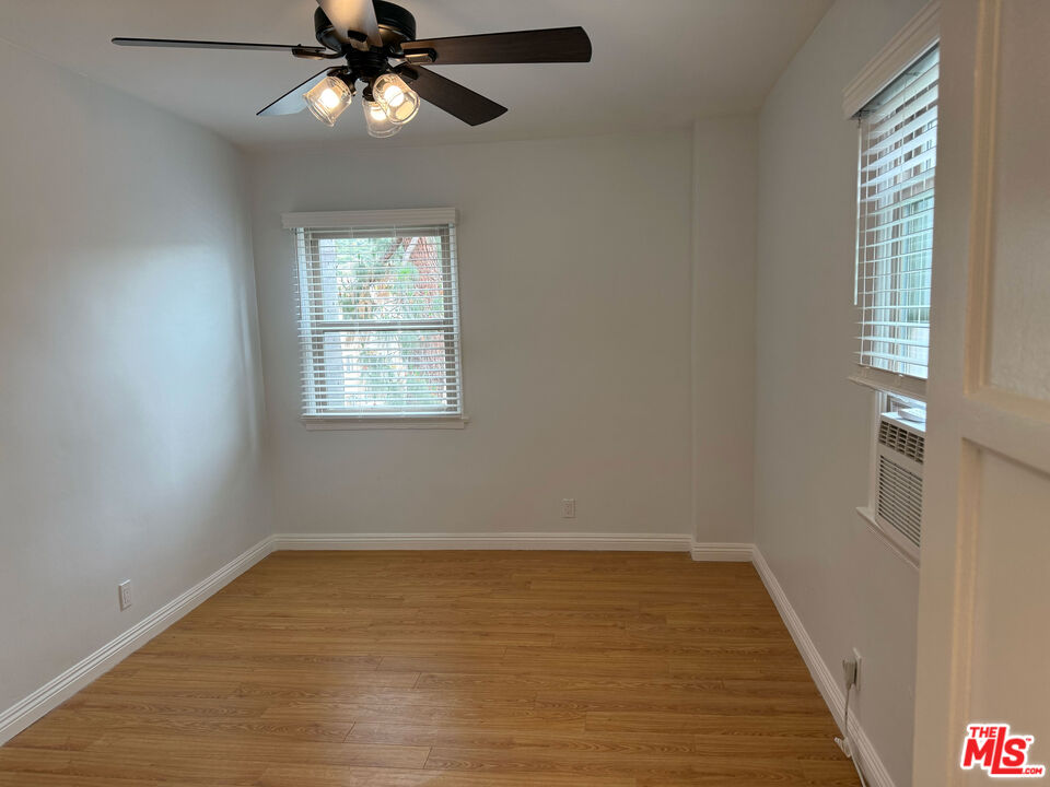 4123 W Toluca Lake Ave
