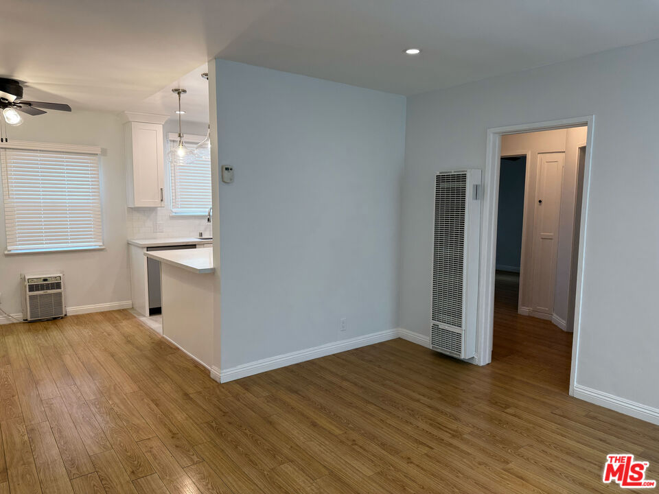 4123 W Toluca Lake Ave