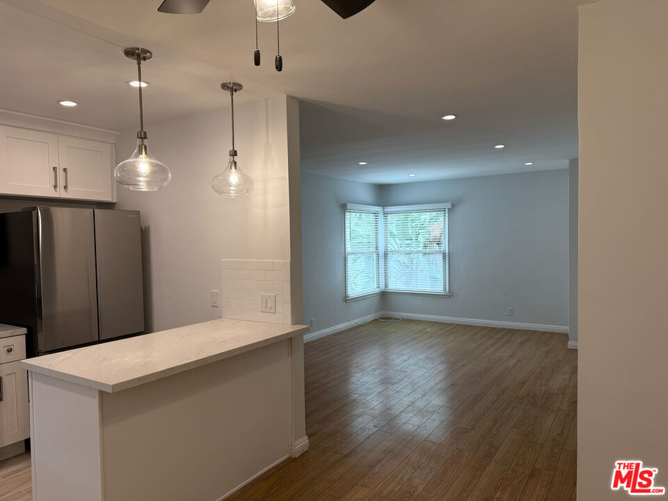 4123 W Toluca Lake Ave