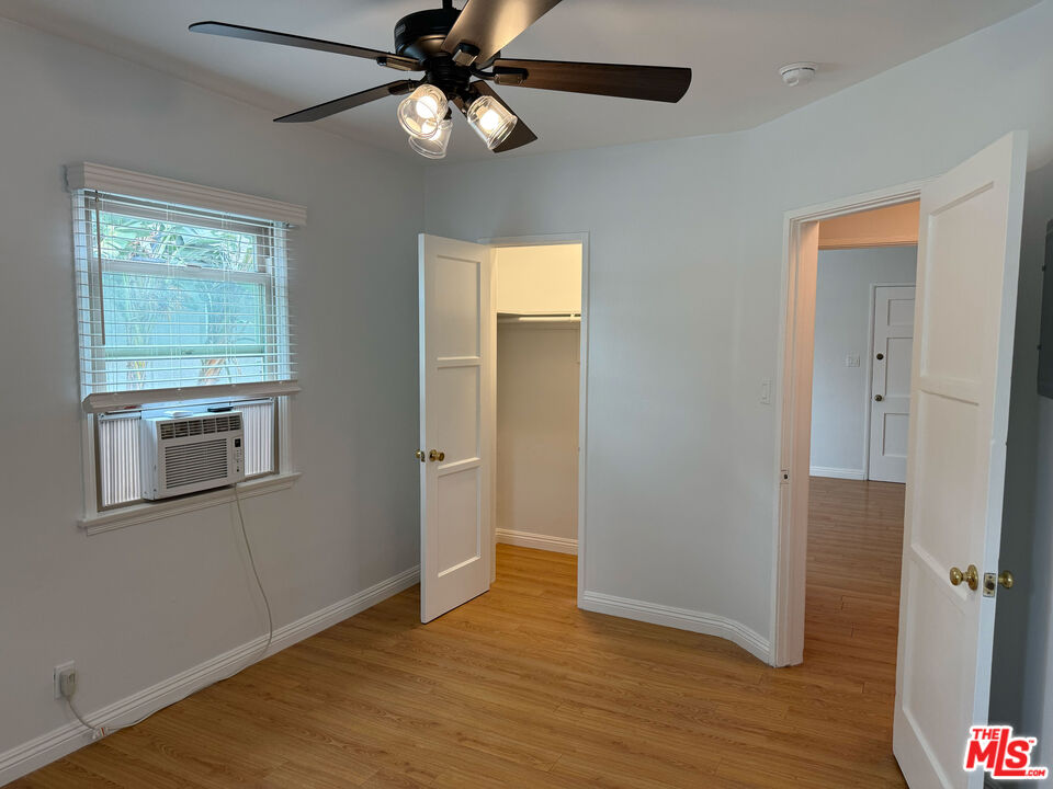 4123 W Toluca Lake Ave