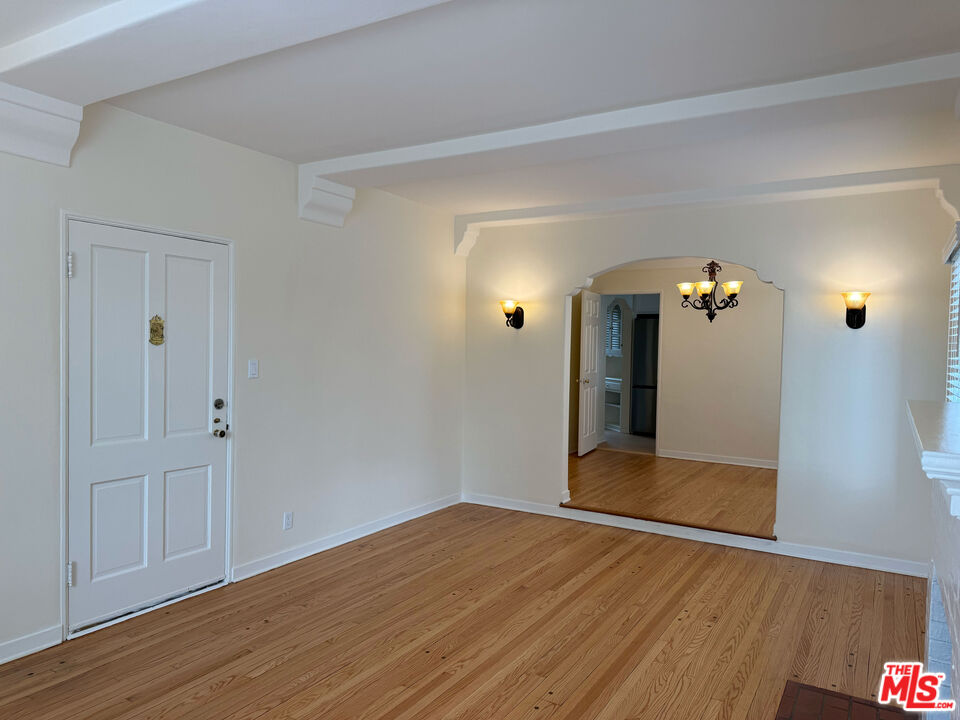617 W Glenoaks Blvd