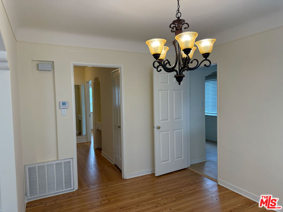 617 W Glenoaks Blvd