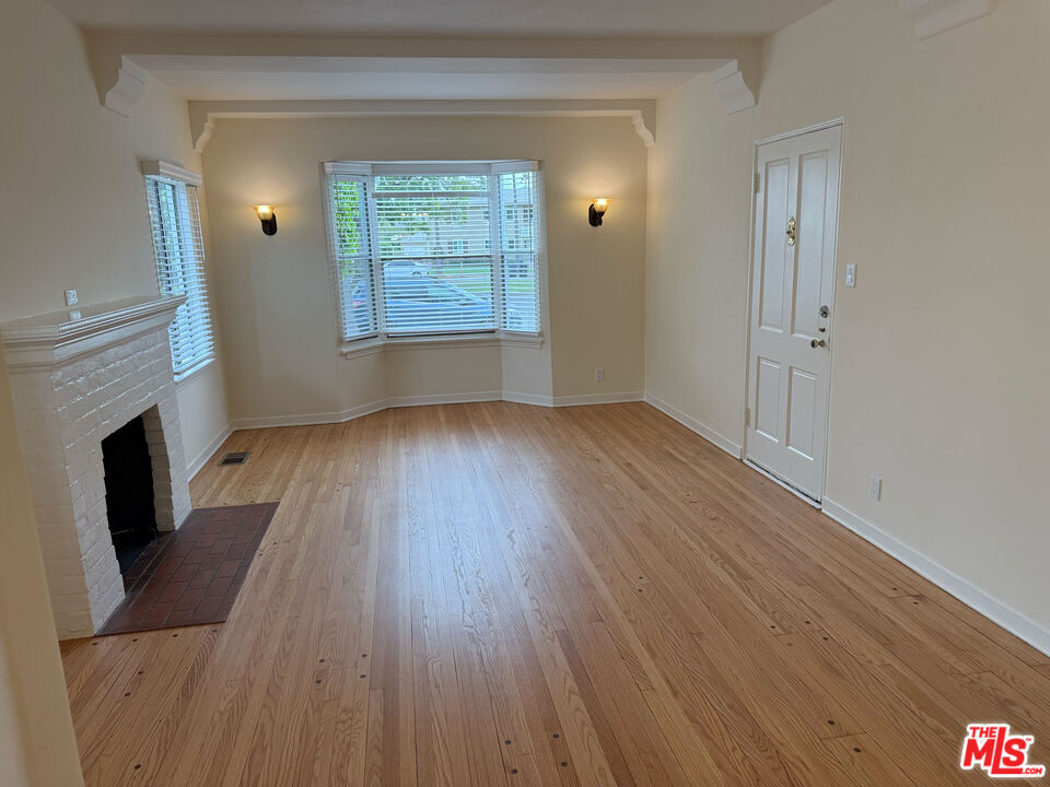 617 W Glenoaks Blvd
