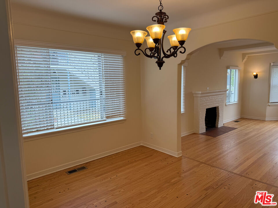 617 W Glenoaks Blvd