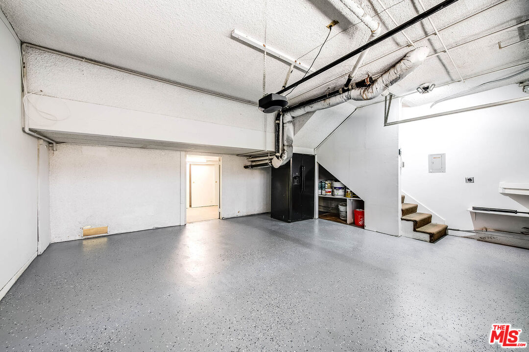 4231 W Sarah St