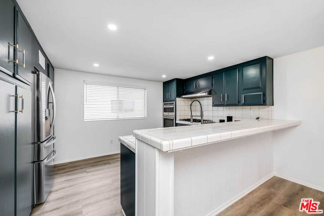 4231 W Sarah St