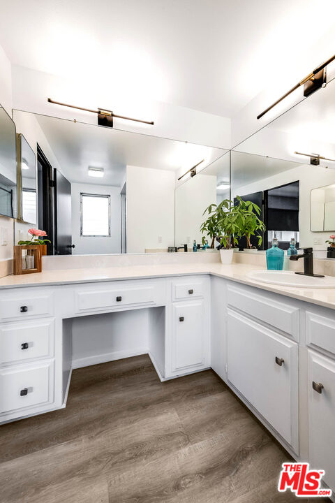 4231 W Sarah St