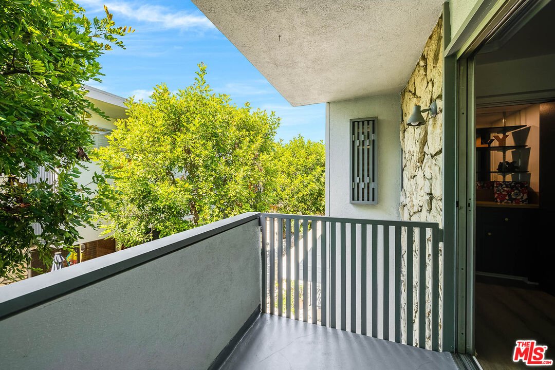 4231 W Sarah St